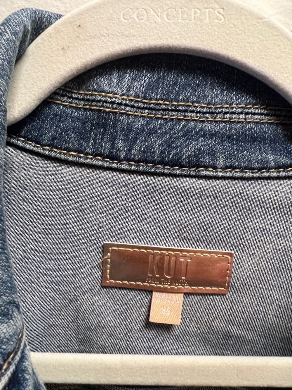 Kut from the Kloth Frayed Hem Faded Blue Denim Jacket - Picture 2 of 4